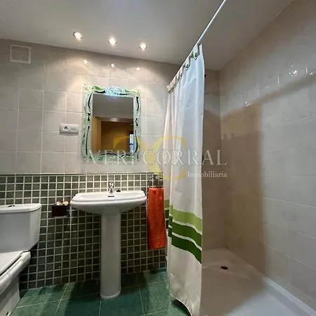 Piso Con Terraza Y Piscina En La Tala דירה