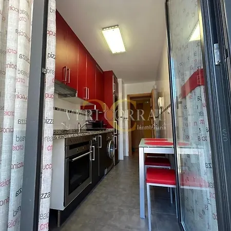 Piso Con Terraza Y Piscina En La Tala דירה
